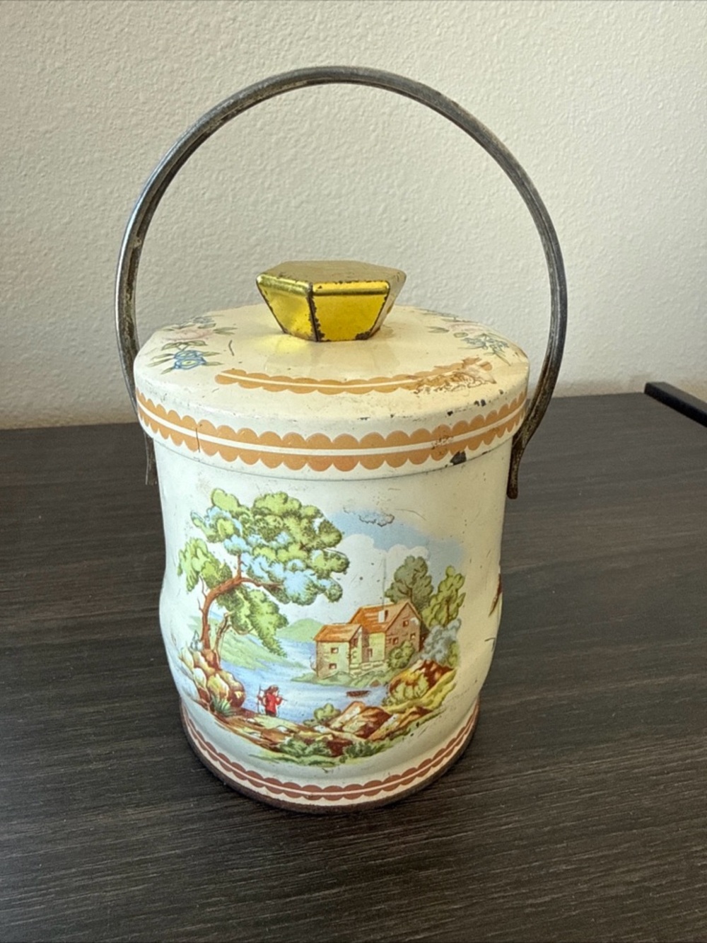 Vintage Murray Allen Imports pastoral‎ Tin with lid and handle